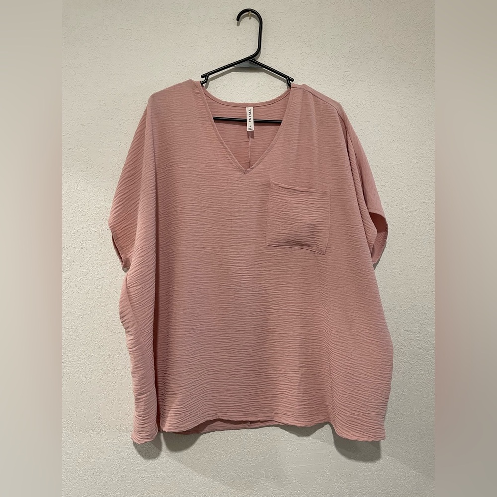 Zenana Outfitters Blush V-Neck Blouse Size Small